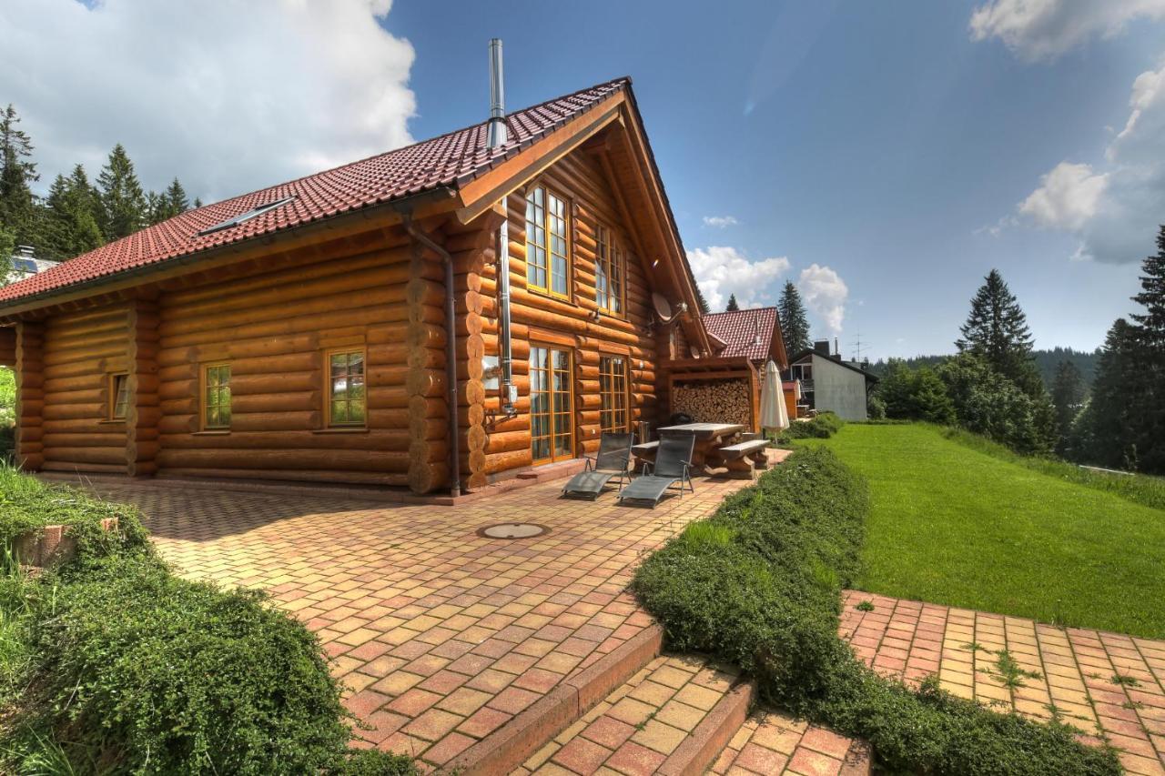 Luxus-Ferienhaus Blockhaus Chalet Nr 2 Toplage Am Feldberg Mit Sauna, Outdoor-Hottub, Kamin Auf 1300M Uem Eksteriør billede