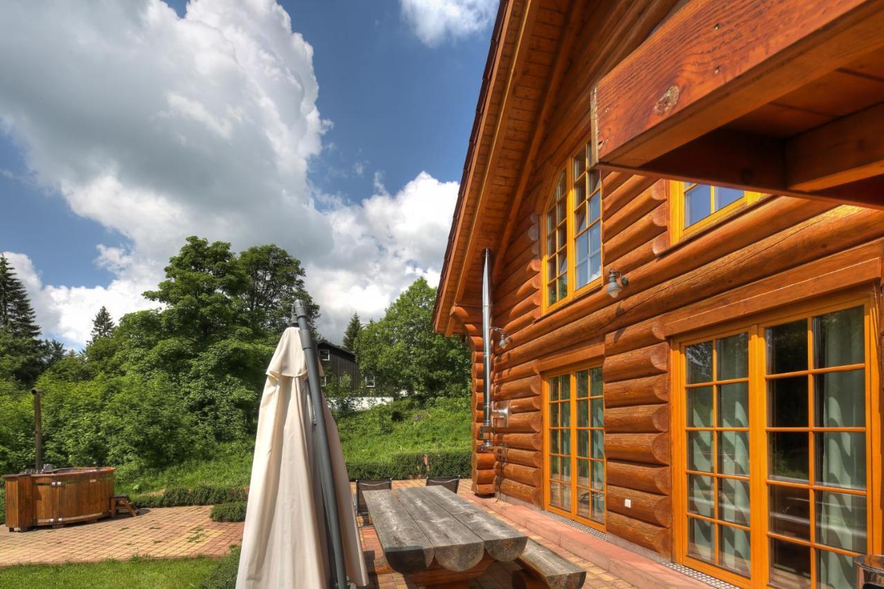 Luxus-Ferienhaus Blockhaus Chalet Nr 2 Toplage Am Feldberg Mit Sauna, Outdoor-Hottub, Kamin Auf 1300M Uem Eksteriør billede