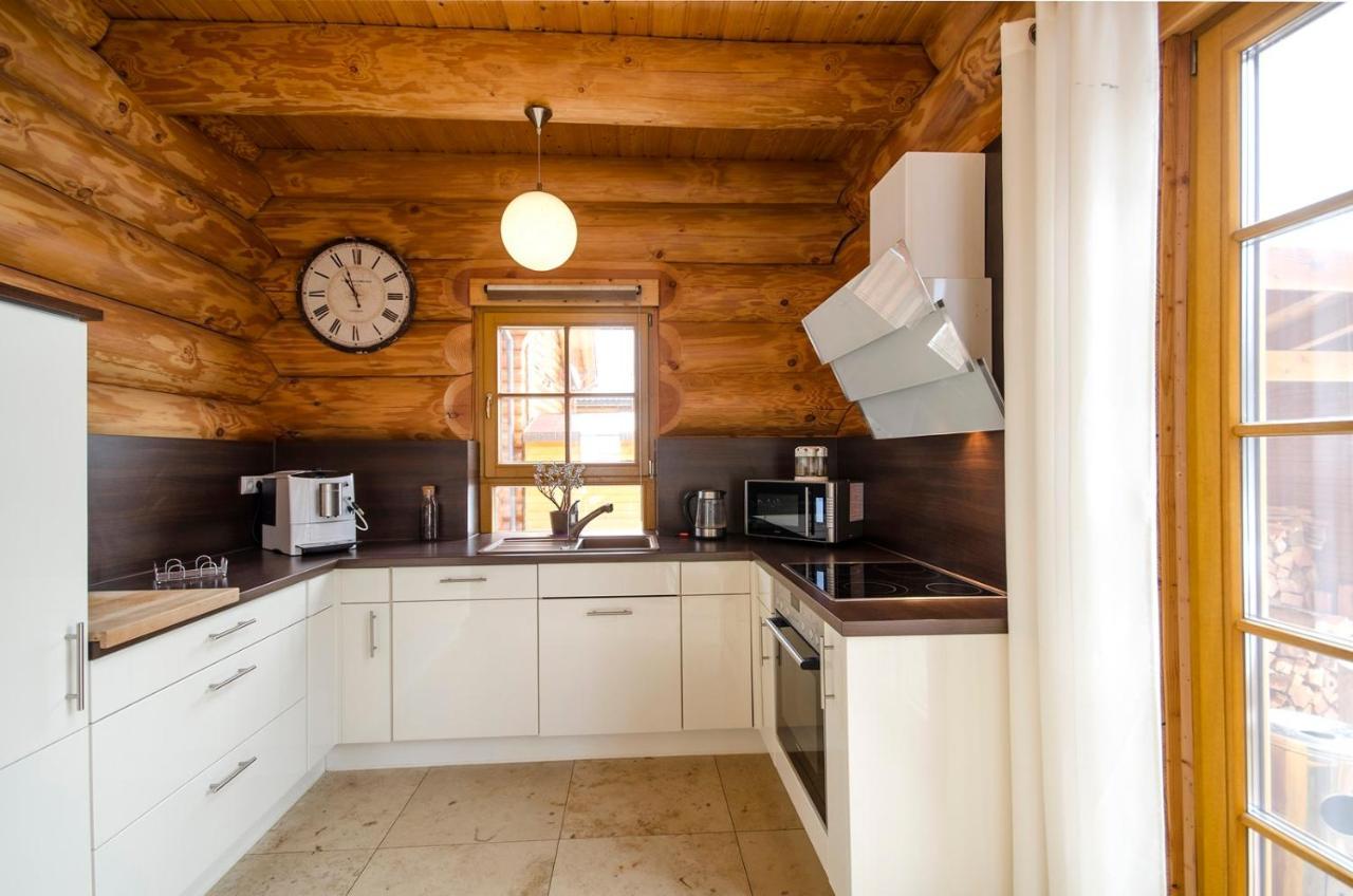 Luxus-Ferienhaus Blockhaus Chalet Nr 2 Toplage Am Feldberg Mit Sauna, Outdoor-Hottub, Kamin Auf 1300M Uem Eksteriør billede