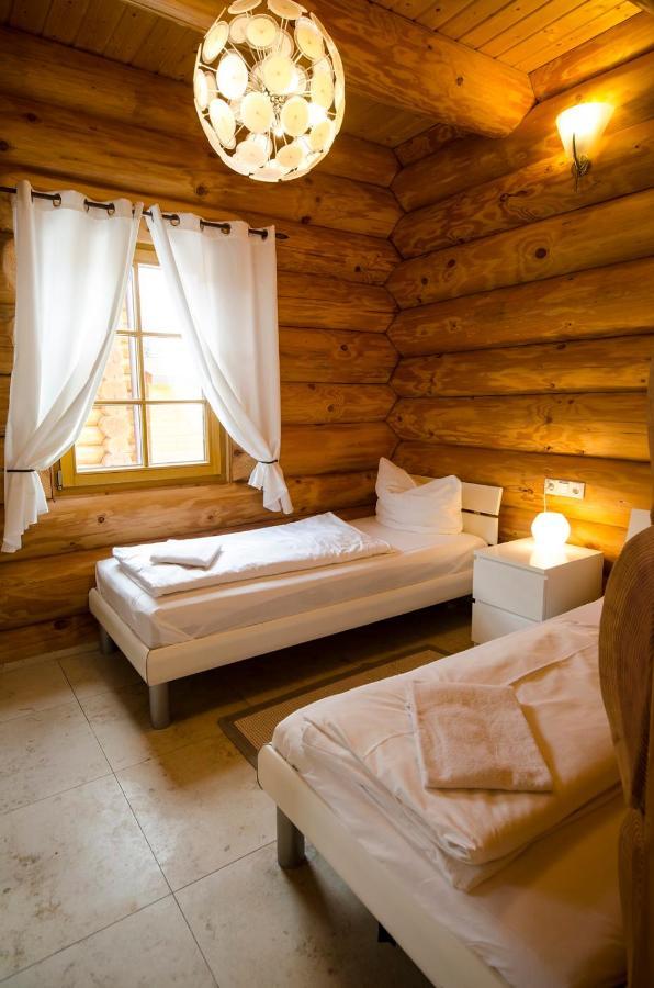 Luxus-Ferienhaus Blockhaus Chalet Nr 2 Toplage Am Feldberg Mit Sauna, Outdoor-Hottub, Kamin Auf 1300M Uem Eksteriør billede
