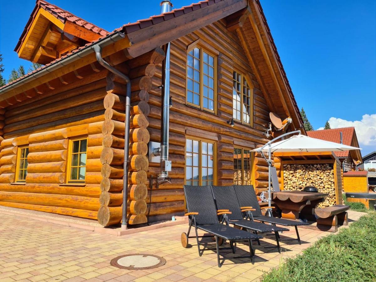 Luxus-Ferienhaus Blockhaus Chalet Nr 2 Toplage Am Feldberg Mit Sauna, Outdoor-Hottub, Kamin Auf 1300M Uem Eksteriør billede